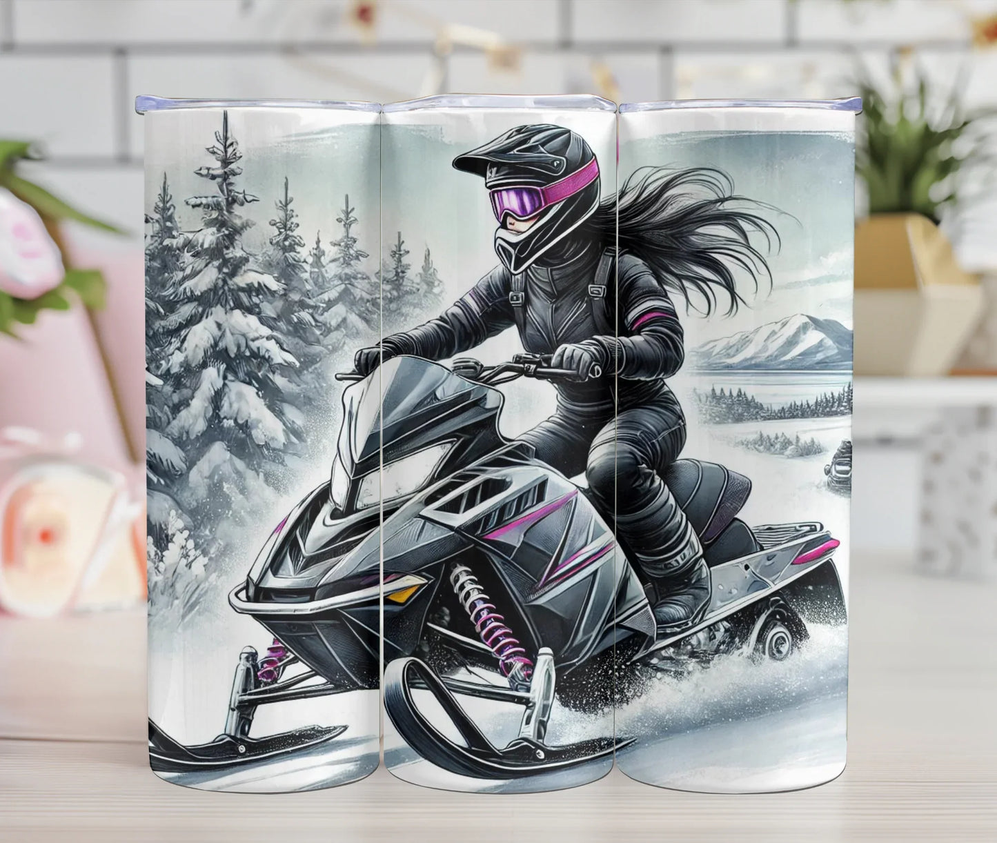 Tasse design femme en motoneige dans la neige, forêt et montagnes, style illustration hiver