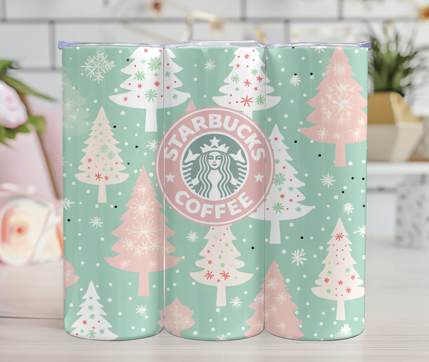Tasse Starbucks à motif sapins de Noël et flocons sur fond vert menthe