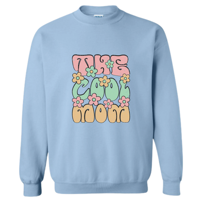 Sweat-shirt bleu clair 'The Cool Mom' avec fleurs colorées, design rétro et tendance